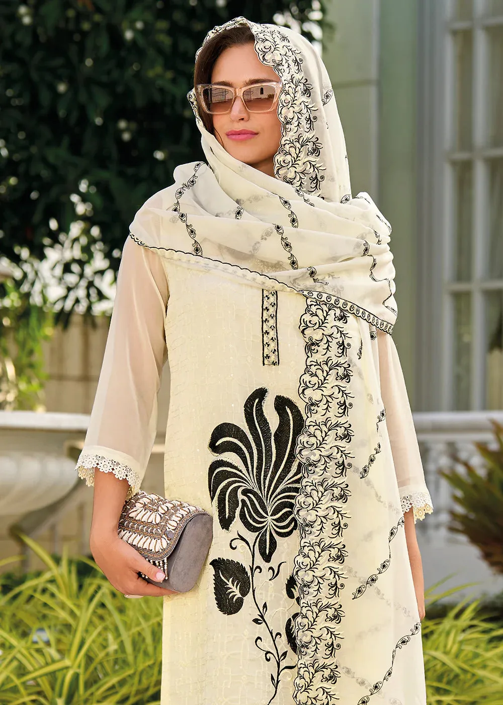 Heavenly White Colored Heavy Organza Salwar Suits With Embroidery Dupatta